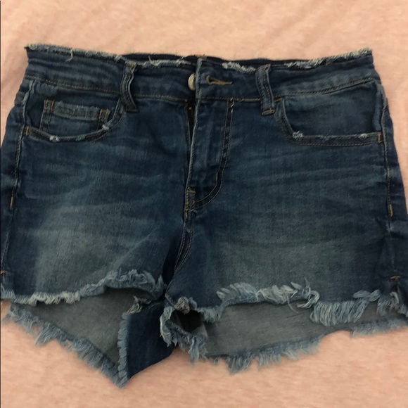 Jean shorts with butterfly patches on the pockets - Picture 1 of 3